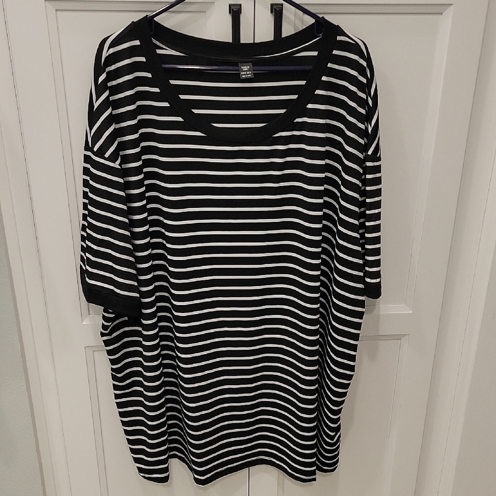 NWOT Blk/Wht Striped Shirt US28/30W